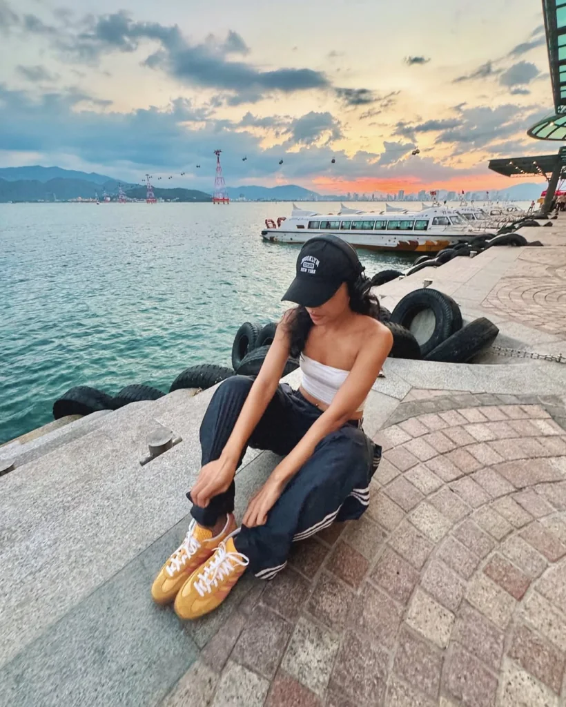 Article illustration: Chilling by the sea with a flash of yellow